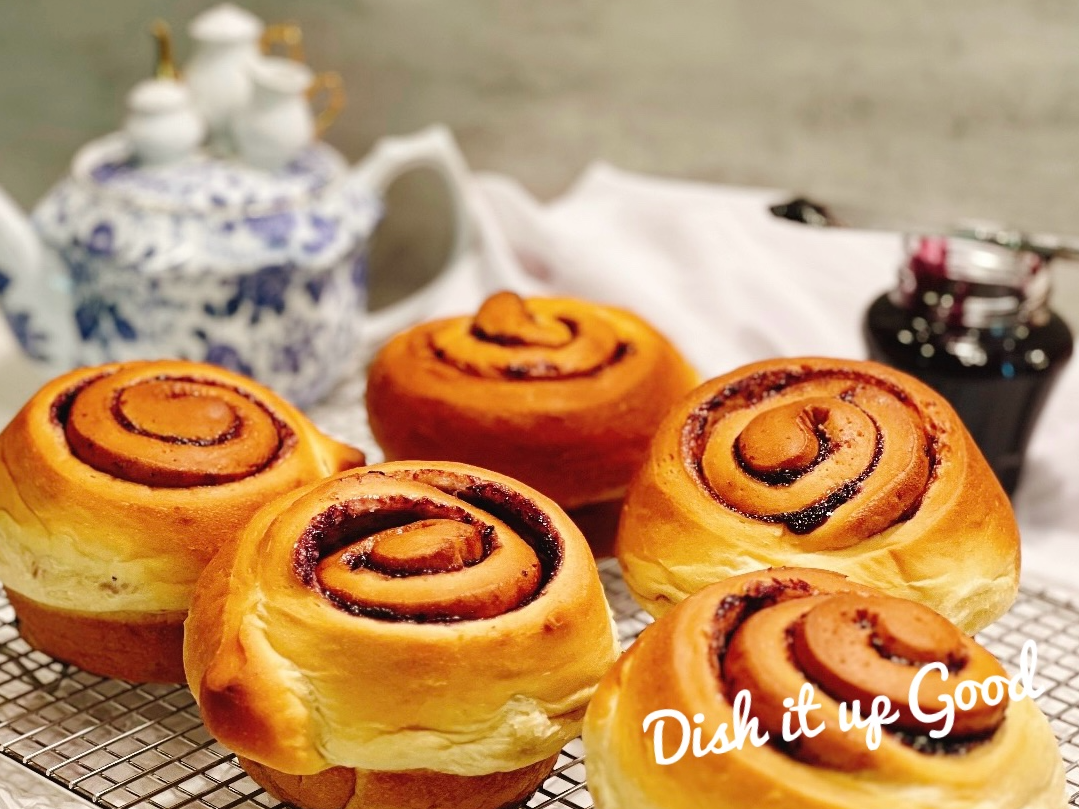 Picture for: Better-Than-Cinnabon® Cinnamon Rolls, and Dreamy Tiramisu!
