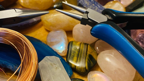 Picture for: Wire-Wrapped Gemstones (Family)