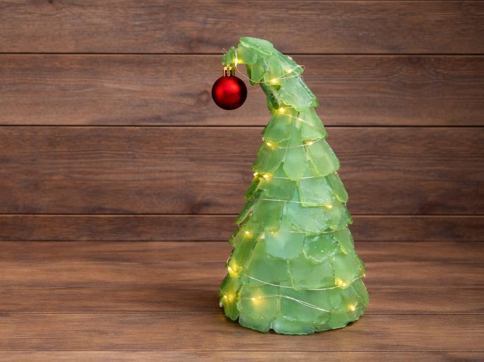 Picture for: Lighted Sea Glass Whoville Tree Workshop: Adult