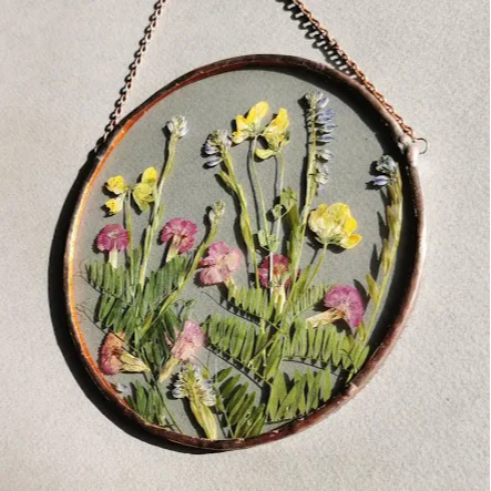 Picture for: Craft Club: Flower Press Suncatchers