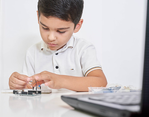 Picture for: Ciencias, Tecnología, Ingeniería, Arte y Matemáticas (Edades 3-5) STEAM in Spanish (3-5yr) Separating