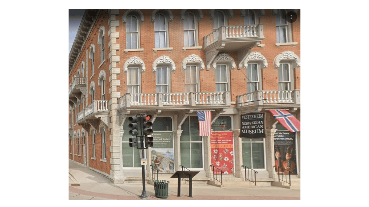 Picture for: Bus Tour: Historic Ethnic Holiday Treasures: Decorah, Mayowood & Spillville w/ Historian Dave Bredemus - December 9-10  (Southwest)