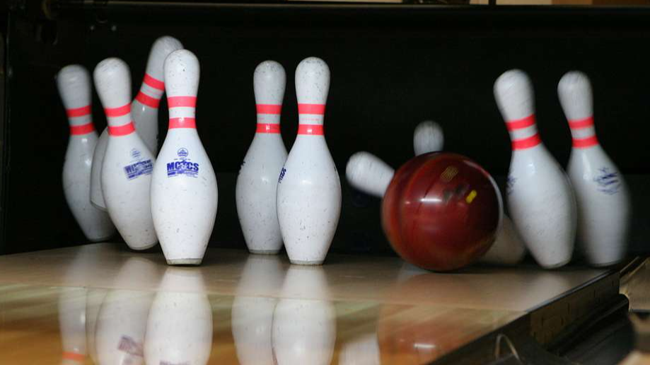 Picture for: 2 Brothers Bowling and Pizza