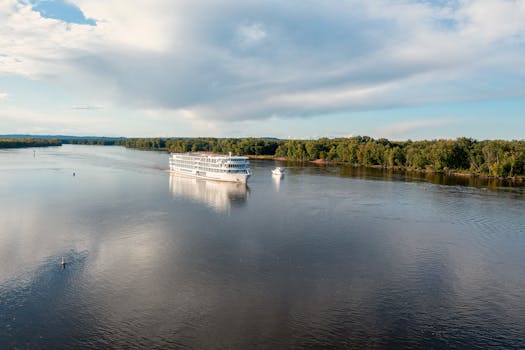 Picture for: Lake Minnetonka Cruise & Lunch At Maynards