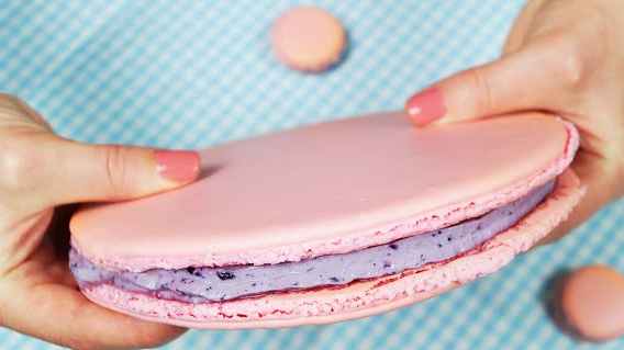 Picture for: Le Magnifique Macaron Cake