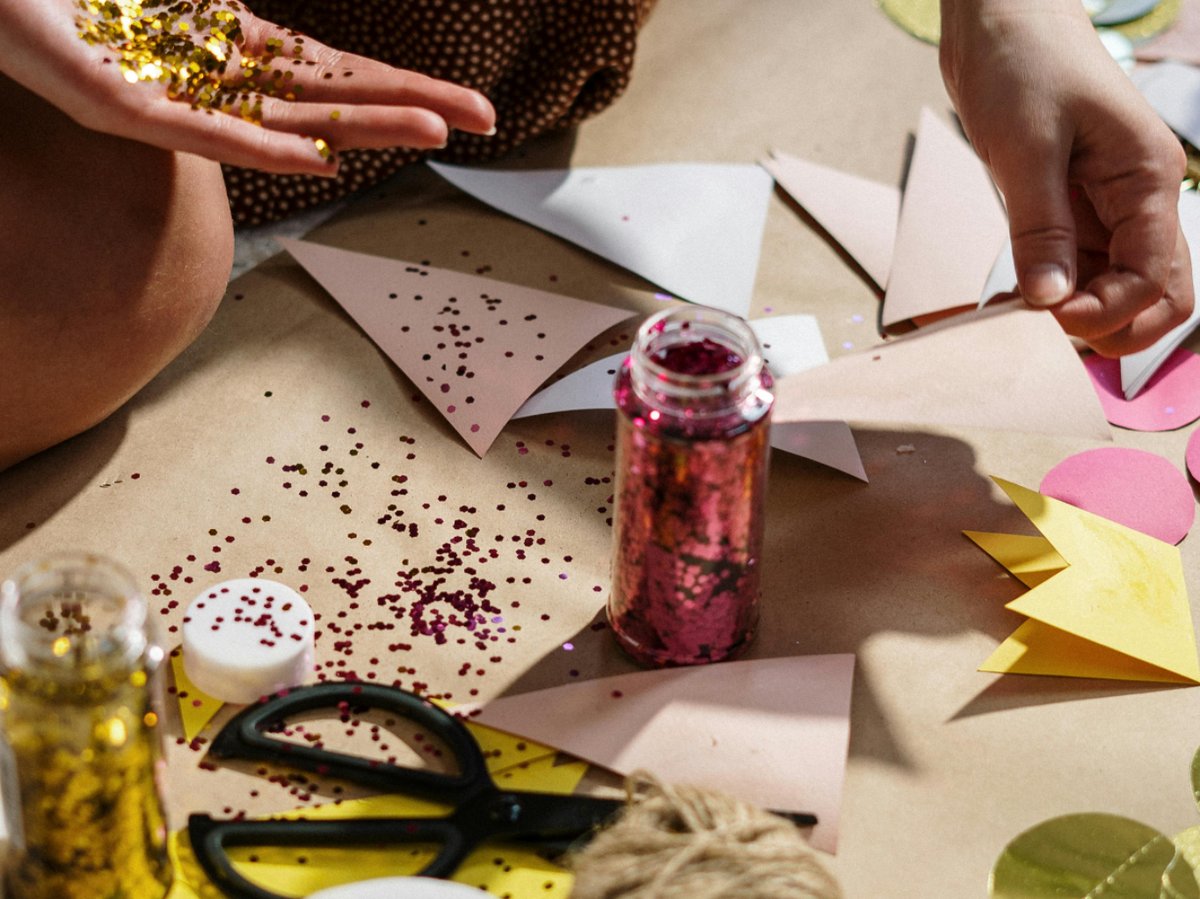 Picture for: Glitz & Glam Summertime Crafts: Gr. 3-6