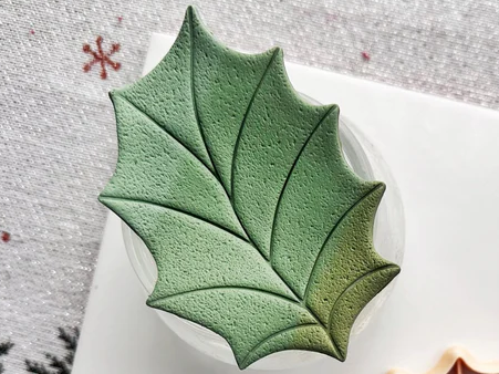 Picture for: Holly Leaf Clay Plate