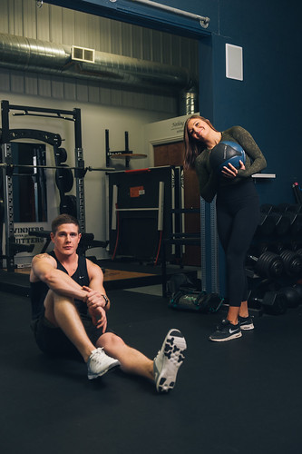 Weight Training Crossfit Fitness Models - Must Link to https://thoroughlyreviewed.com