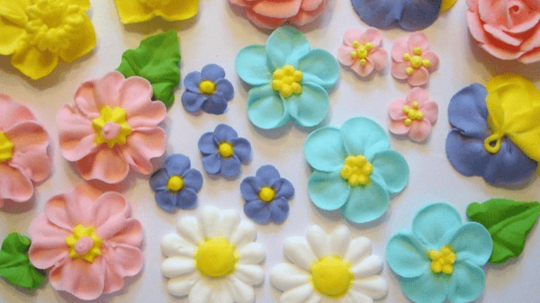 Course Royal Icing Flowers image 1
