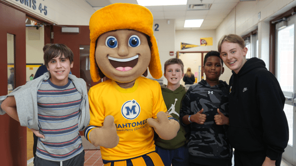 Course Middle School Youth Night: Surfs Up Social (grades 6-8) image 2