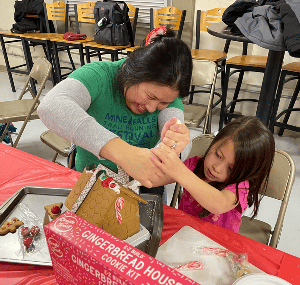 Course Gingerbread House Decorating image 4