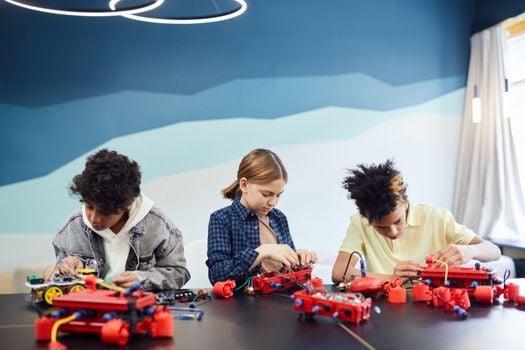 Picture for: Snapology:  Everyday Engineering Challenges (Grades 3-5)
