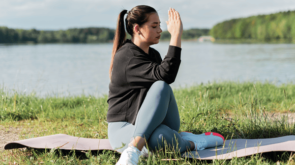 Course Yoga at the Lake (Summer) image 1