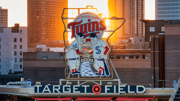Course DAY TRIP Minnesota Twins Game image 1