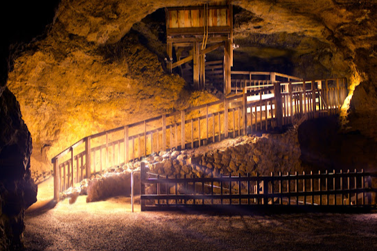 Picture for: Wonderful Wednesday Crystal Cave with Gem Panning completed Grades K-6