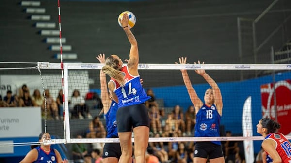 Picture for: Cardinal Volleyball Positional Training: Outside Hitters