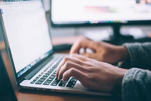 MacBook Air Entrepreneur Blogger Business  - Credit to https://homethods.com/