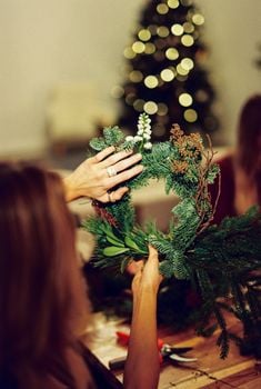 Picture for: Leaves & Wreaths "Flower Hour"