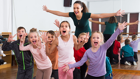 Course Chan. Dancers image 1