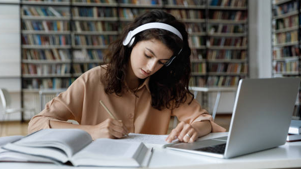 Image for Writing Personal Essays for College Applications