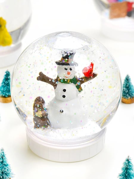 Picture for: DIY Snow Globes