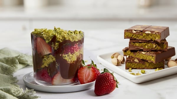 Picture for Dubai Chocolate Bars & Strawberry Cups
