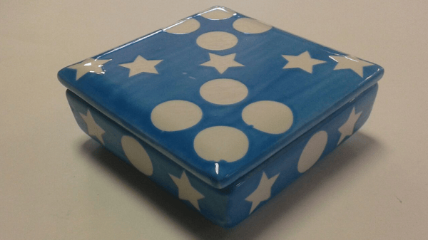Course Artistic Me:  Sticker Box (Grades K-5) image 1