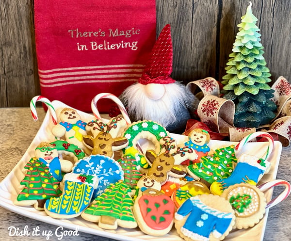 Course Holiday Cookie Workshop: Royal Icing and Bakery Black & White Cookies image 1