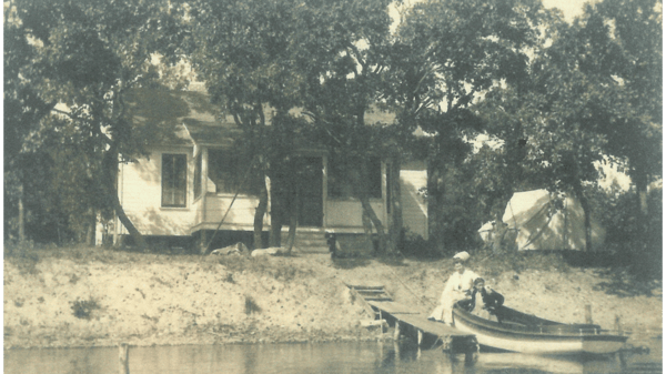Course That Little Place at the Lake: 150 Years of Cottage Architecture image 1
