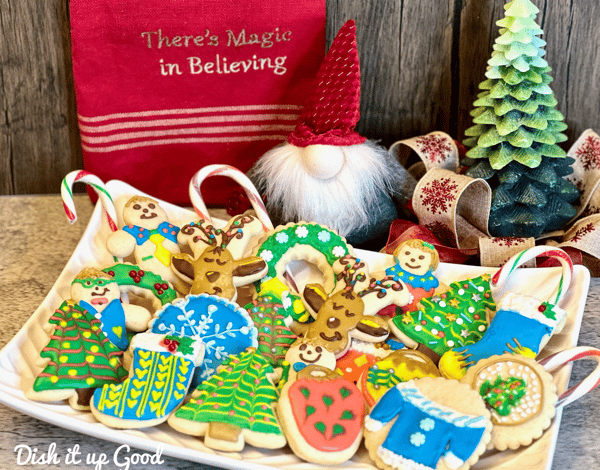Picture for Holiday Cookie Workshop: Royal Icing & Bakery Black & White Cookies - Online