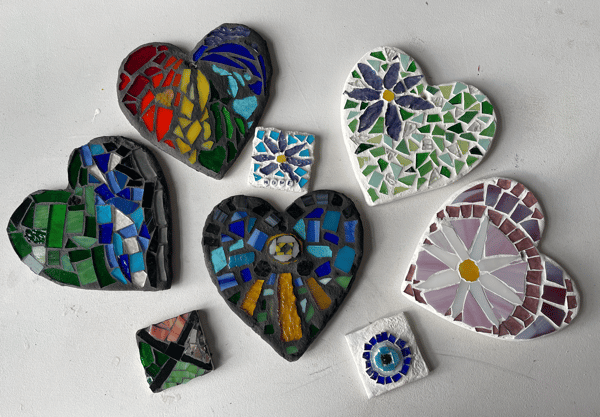 Course NEW! Glass: Mosaic Hearts image 2