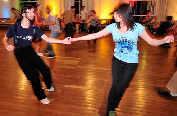 Picture for: Swing Thru April