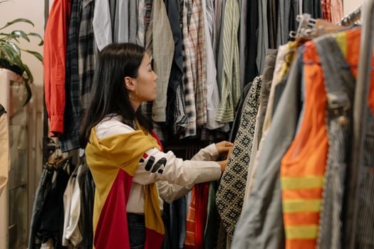 Picture for: Thrift Like a Pro! - Intergenerational