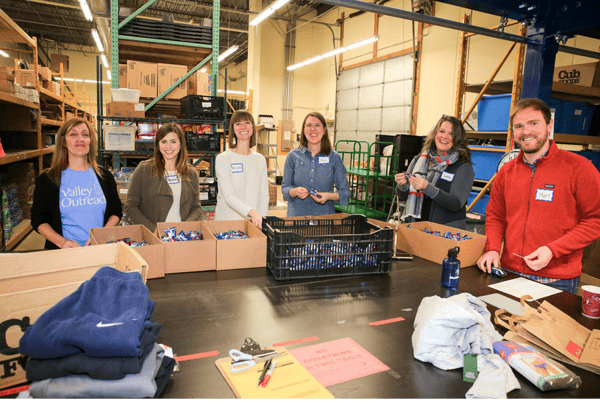 Picture for: Volunteer at Valley Outreach